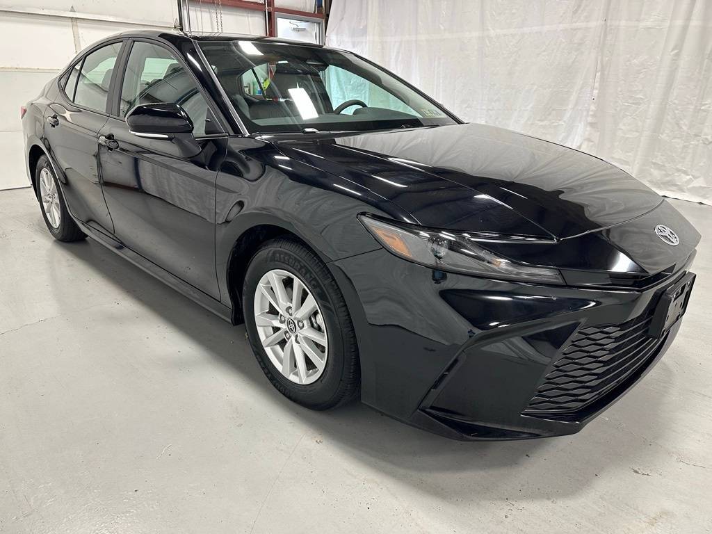 2025 Toyota Camry Hybrid LE — Sedan — 17,424 mi — Middletown, PA