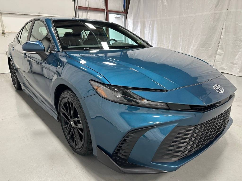 2025 Toyota Camry Hybrid SE — Sedan — 17,875 mi — Middletown, PA