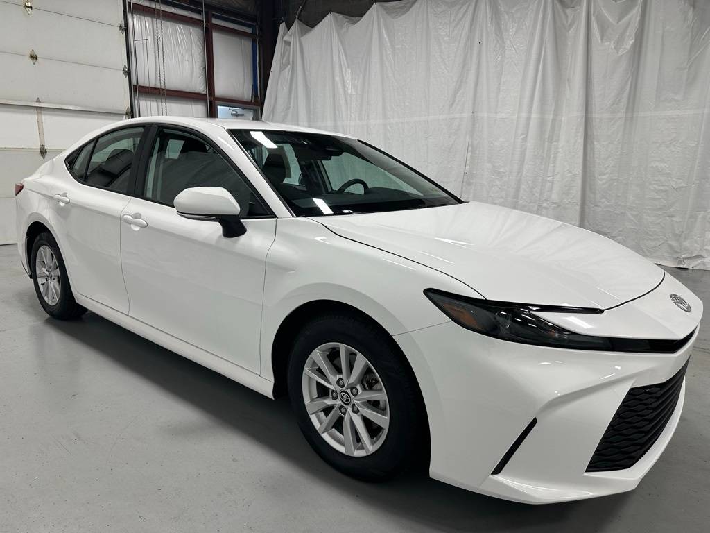 2025 Toyota Camry Hybrid LE — Sedan — 16,561 mi — Middletown, PA