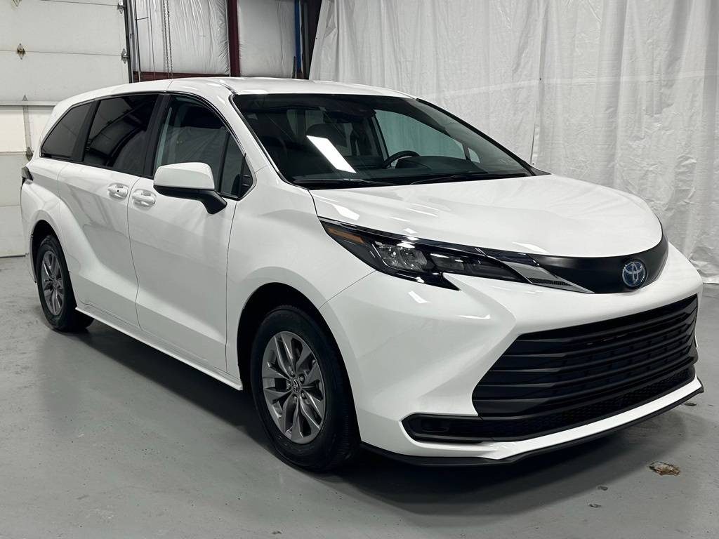2024 Toyota Sienna LE — Minivan — 20,743 mi — Middletown, PA