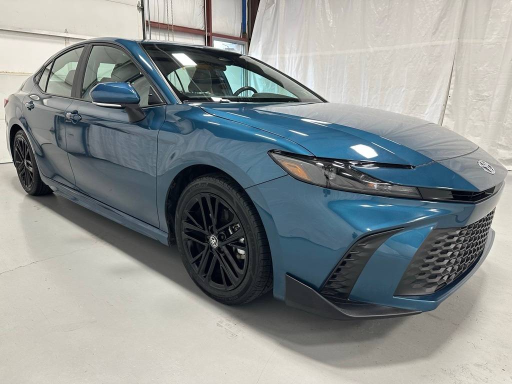 2025 Toyota Camry Hybrid SE — Sedan — 30,180 mi — Middletown, PA