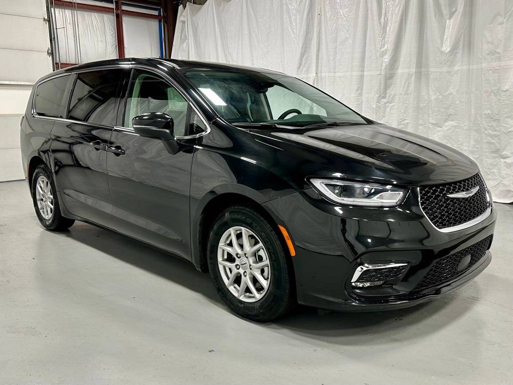 2023 Chrysler Pacifica Touring L — Minivan — 49,645 mi — Middletown, PA