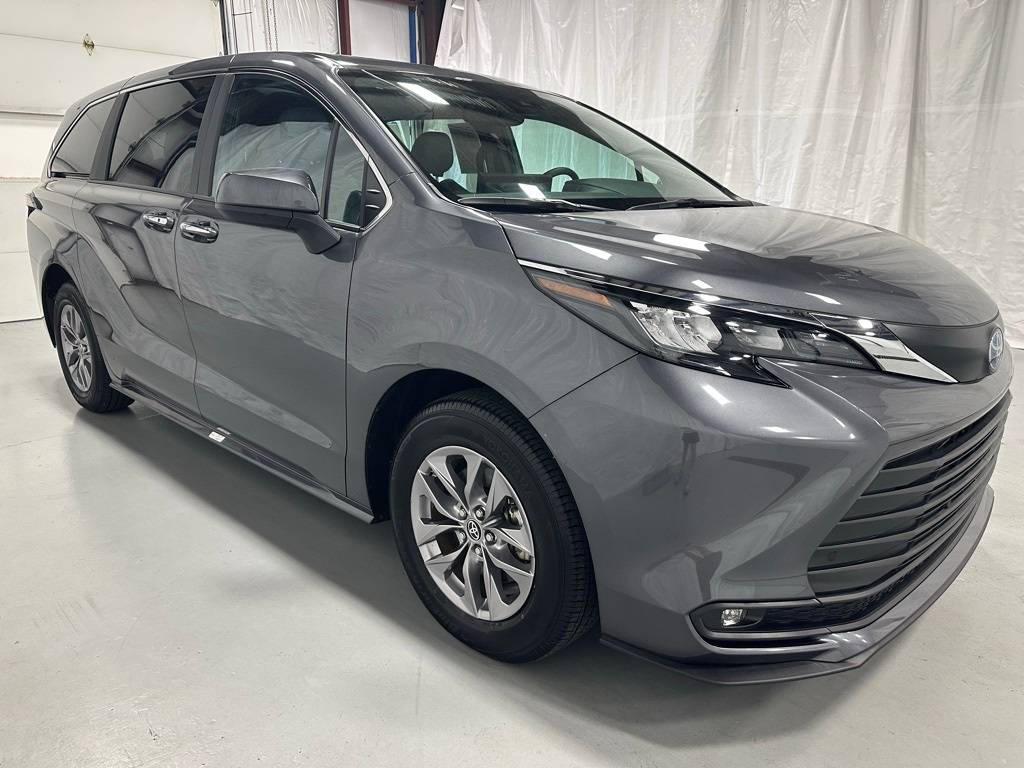 2025 Toyota Sienna XLE — Minivan — 16,703 mi — Middletown, PA