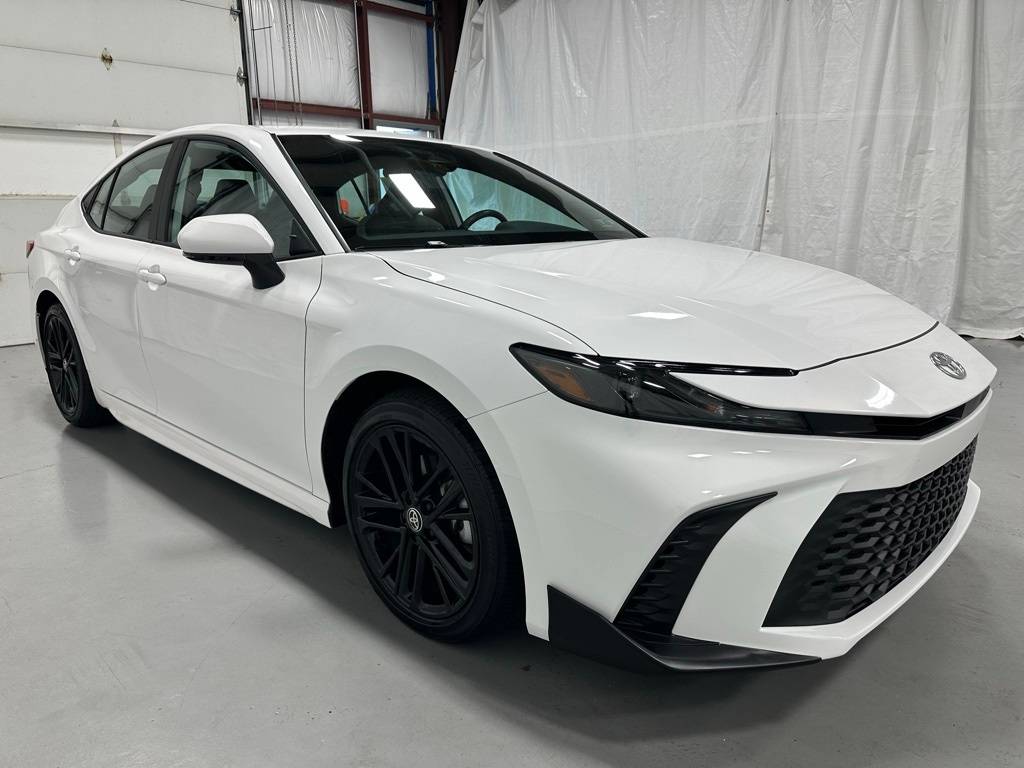 2025 Toyota Camry Hybrid SE — Sedan — 13,818 mi — Middletown, PA