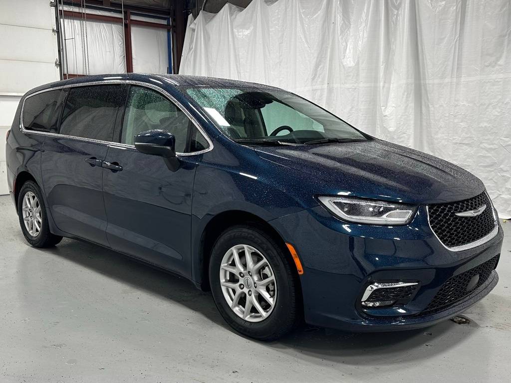 2023 Chrysler Pacifica Touring L — Minivan — 36,049 mi — Middletown, PA