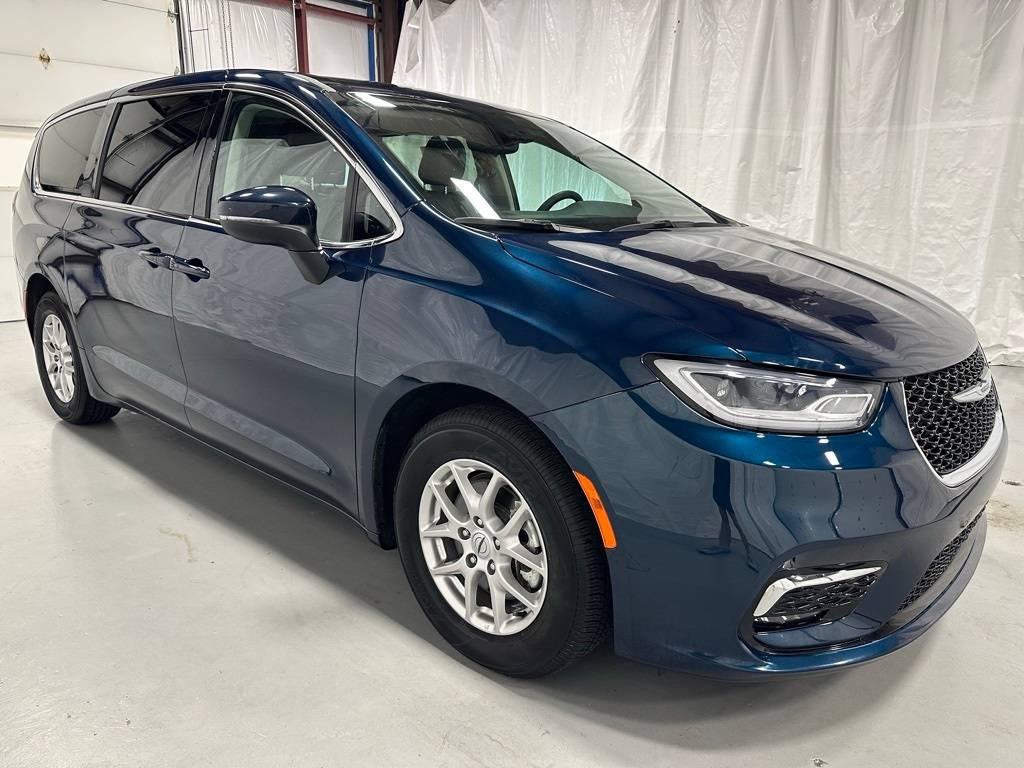 2023 Chrysler Pacifica Touring L — Minivan — 60,042 mi — Middletown, PA