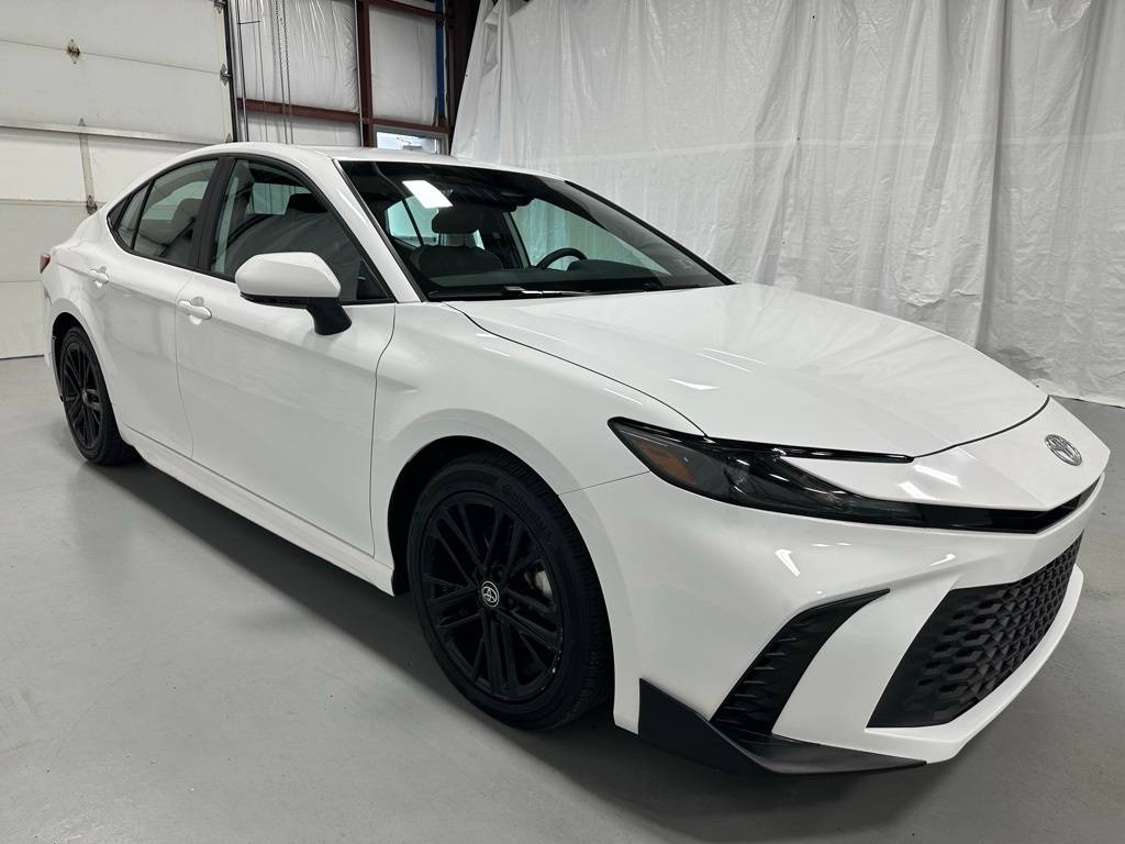 2025 Toyota Camry Hybrid SE — Sedan — 12,637 mi — Middletown, PA