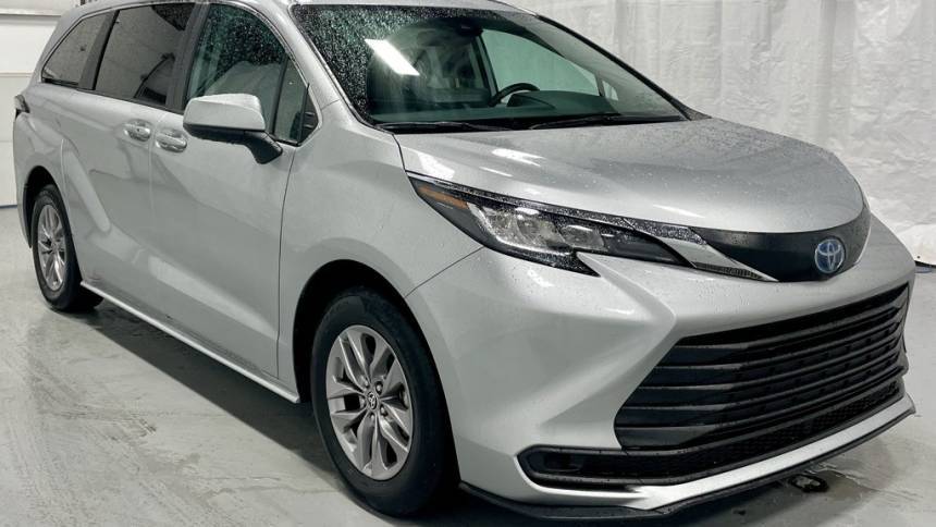 2023 Toyota Sienna LE — Minivan — 15,429 mi — Middletown, PA