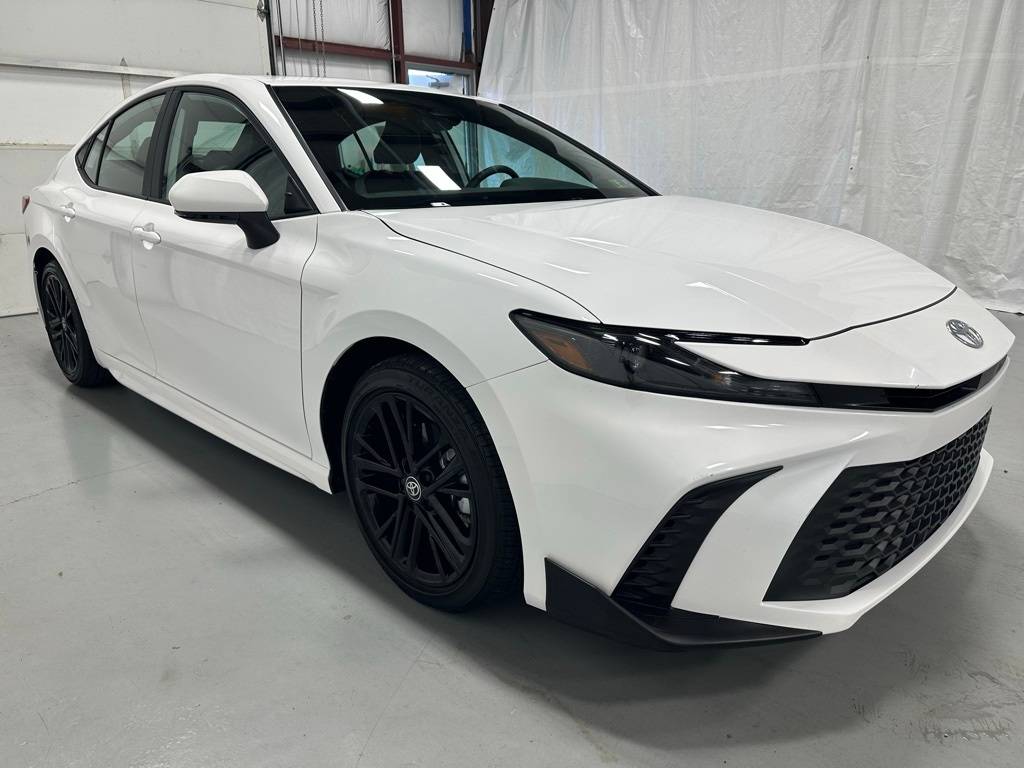 2025 Toyota Camry Hybrid SE — Sedan — 14,852 mi — Middletown, PA