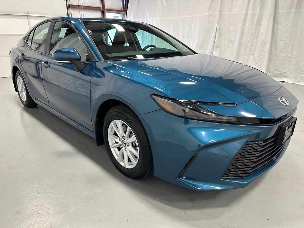 2025 Toyota Camry Hybrid LE — Sedan — 18,941 mi — Middletown, PA