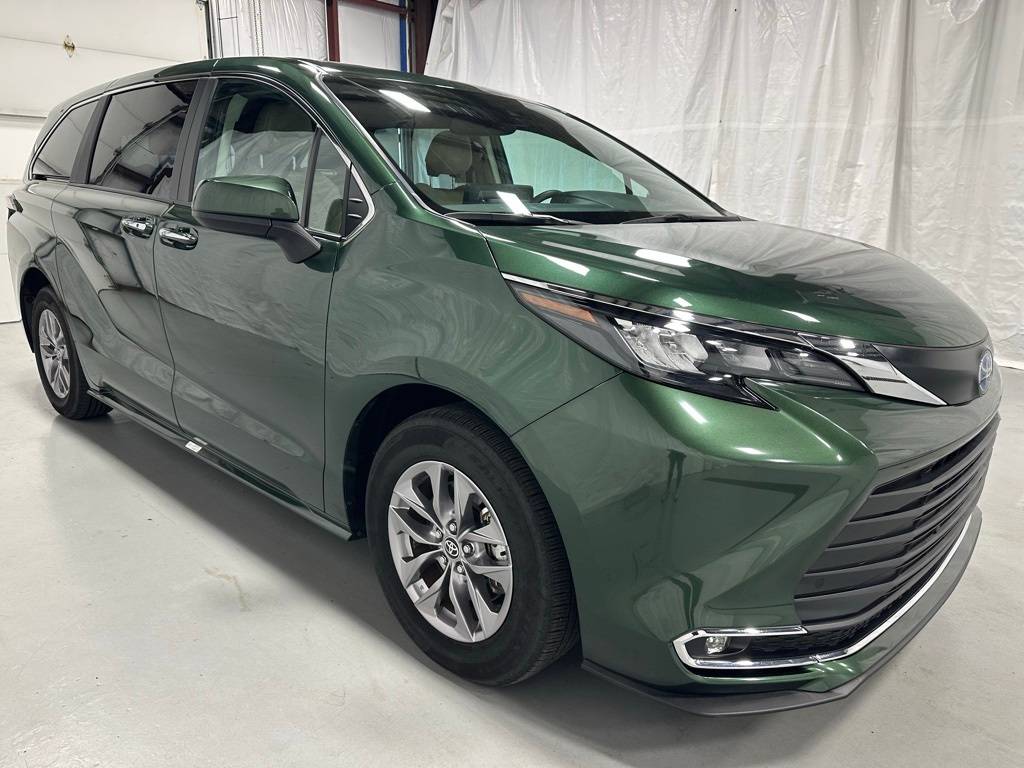 2024 Toyota Sienna XLE — Minivan — 16,403 mi — Middletown, PA