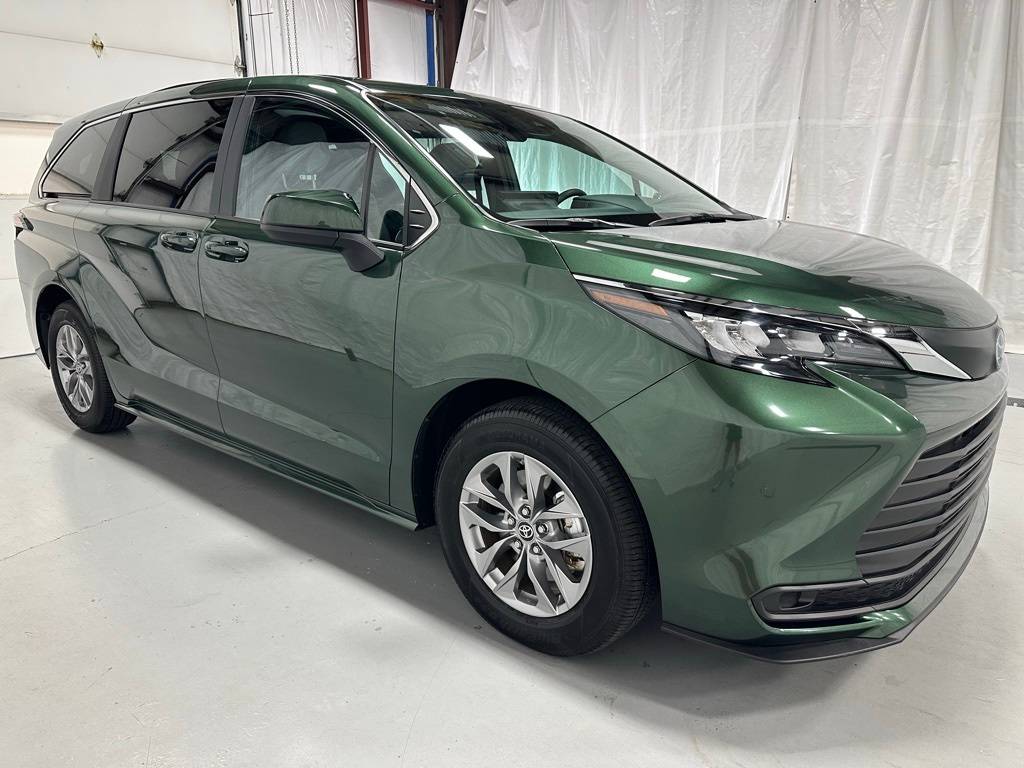 2025 Toyota Sienna LE — Minivan — 19,364 mi — Middletown, PA