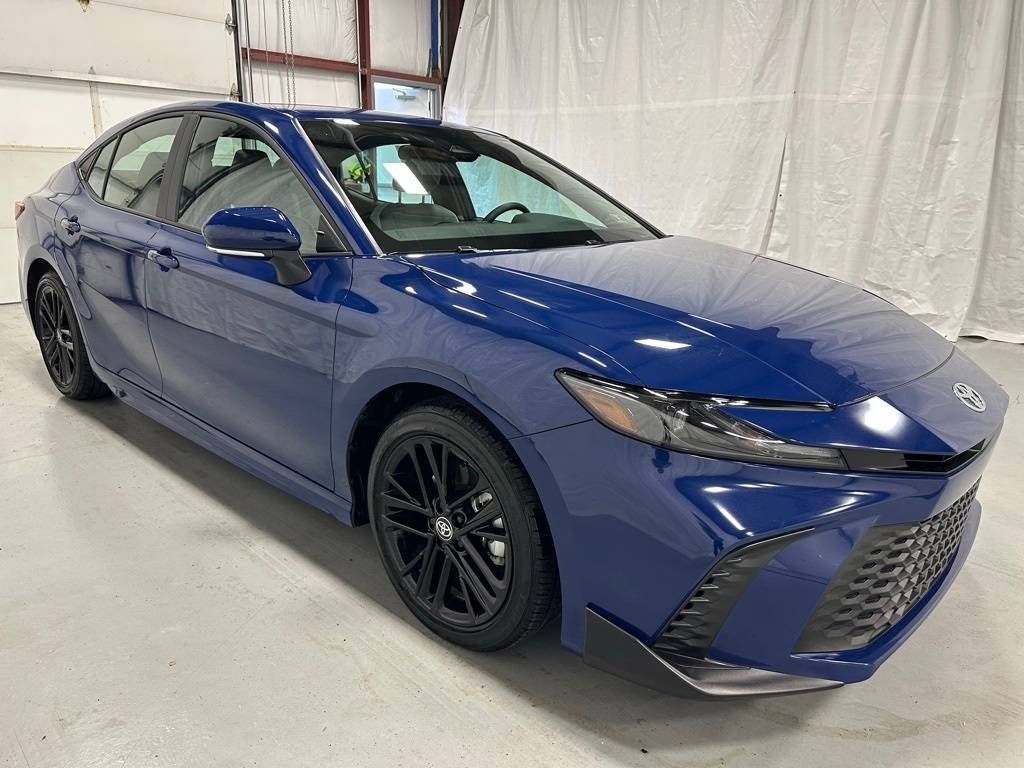 2025 Toyota Camry Hybrid SE — Sedan — 11,268 mi — Middletown, PA