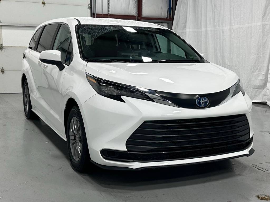 2024 Toyota Sienna LE — Minivan — 20,050 mi — Middletown, PA