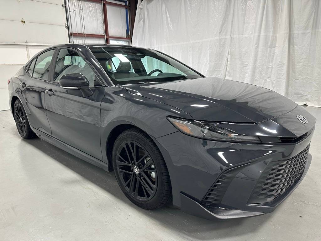 2025 Toyota Camry Hybrid SE — Sedan — 15,510 mi — Middletown, PA