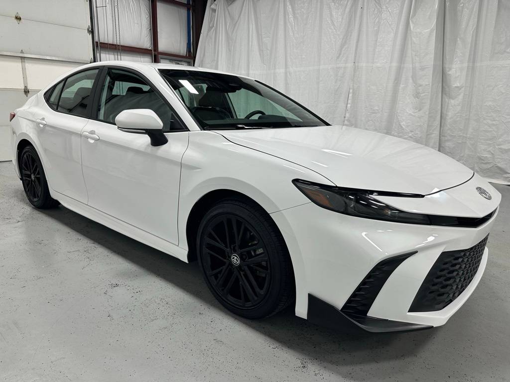 2025 Toyota Camry SE — Sedan — 16,471 mi — Middletown, PA