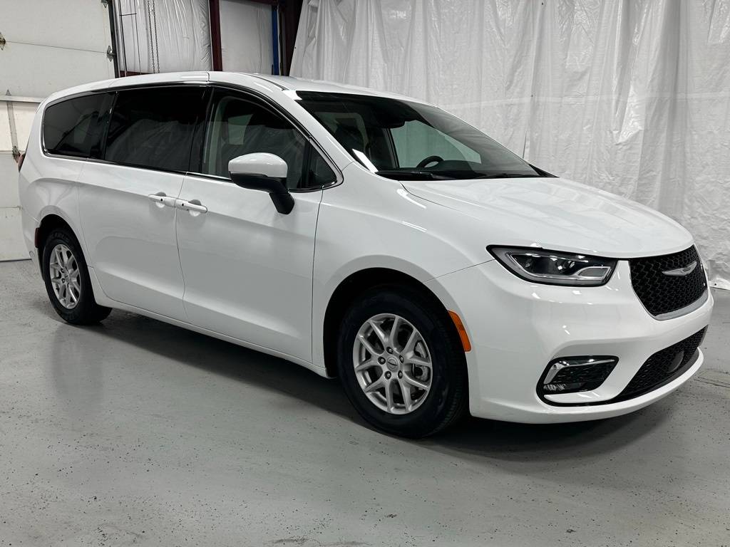 2023 Chrysler Pacifica Touring L — Minivan — 50,893 mi — Middletown, PA