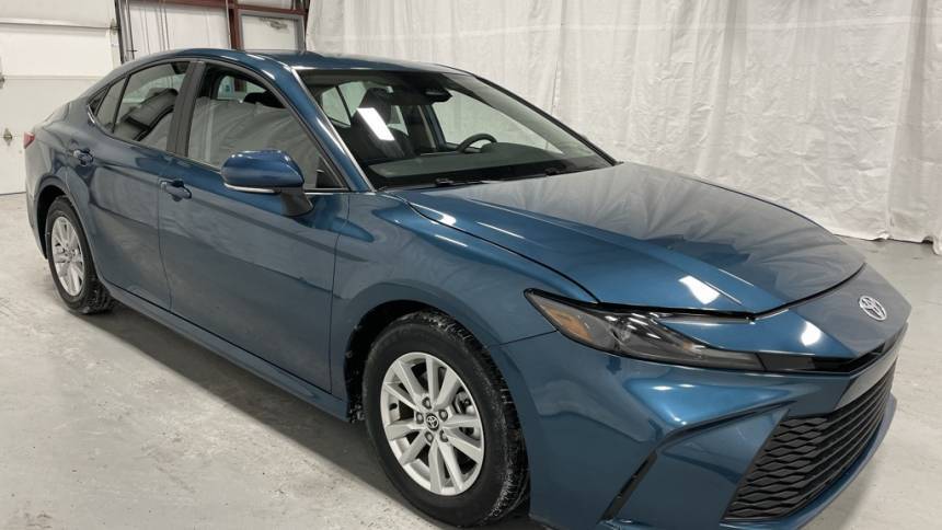 2025 Toyota Camry LE — Sedan — 13,536 mi — Middletown, PA