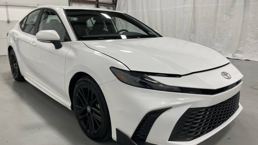 2025 Toyota Camry SE — Sedan — 17,793 mi — Middletown, PA
