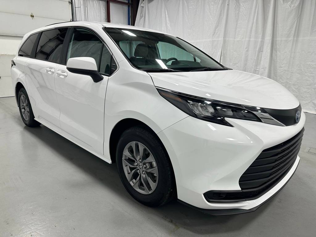 2025 Toyota Sienna LE — Minivan — 16,179 mi — Middletown, PA