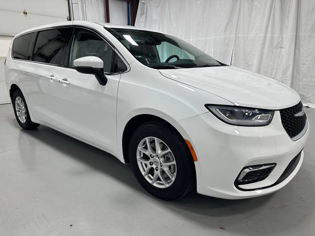 2023 Chrysler Pacifica Touring L — Minivan — 53,850 mi — Middletown, PA