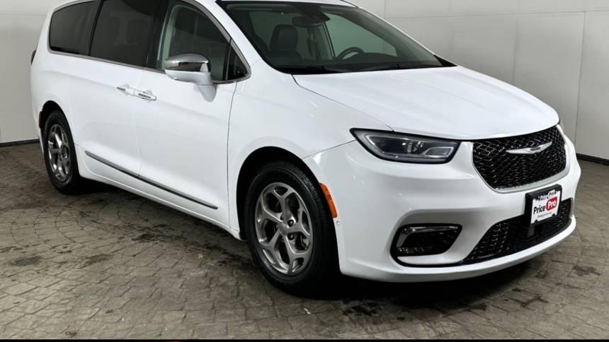 2022 Chrysler Pacifica Limited — Minivan — 27,347 mi — Maumee, OH