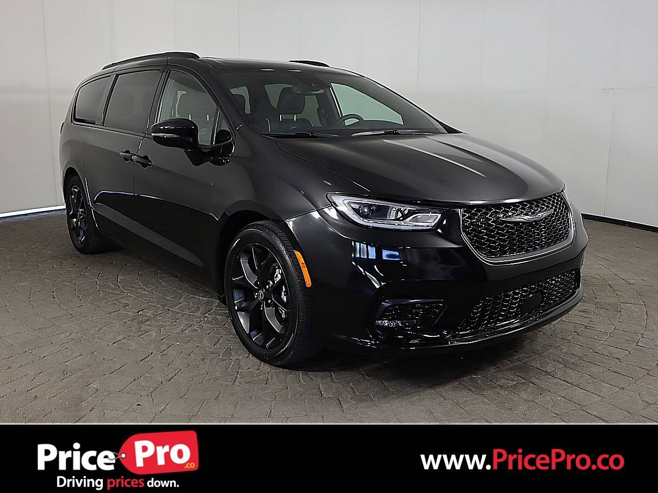 2025 Chrysler Pacifica Limited — Minivan — 7,149 mi — Maumee, OH