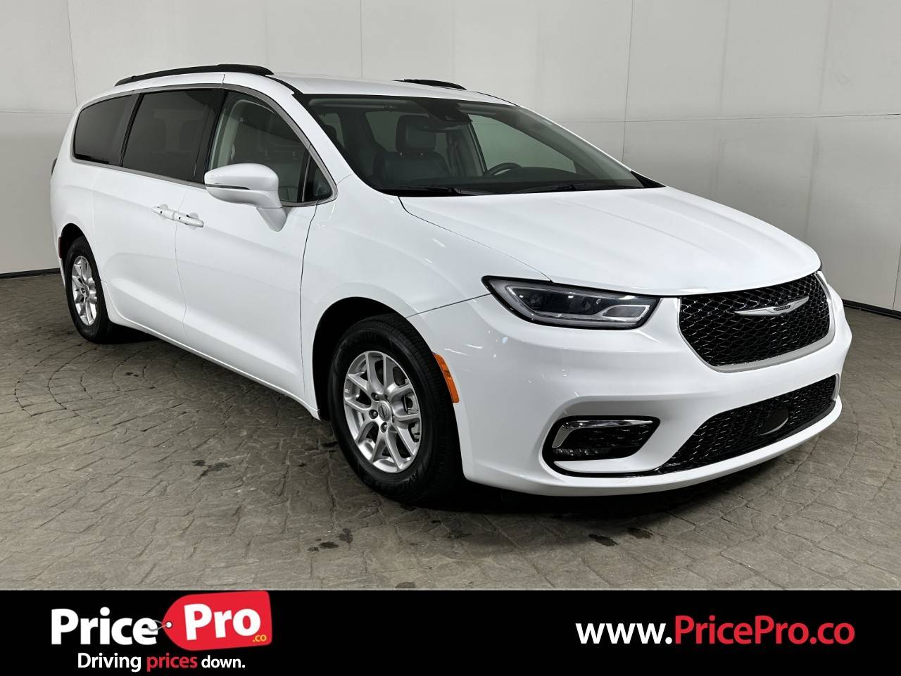 2022 Chrysler Pacifica Touring L — Minivan — 29,948 mi — Maumee, OH