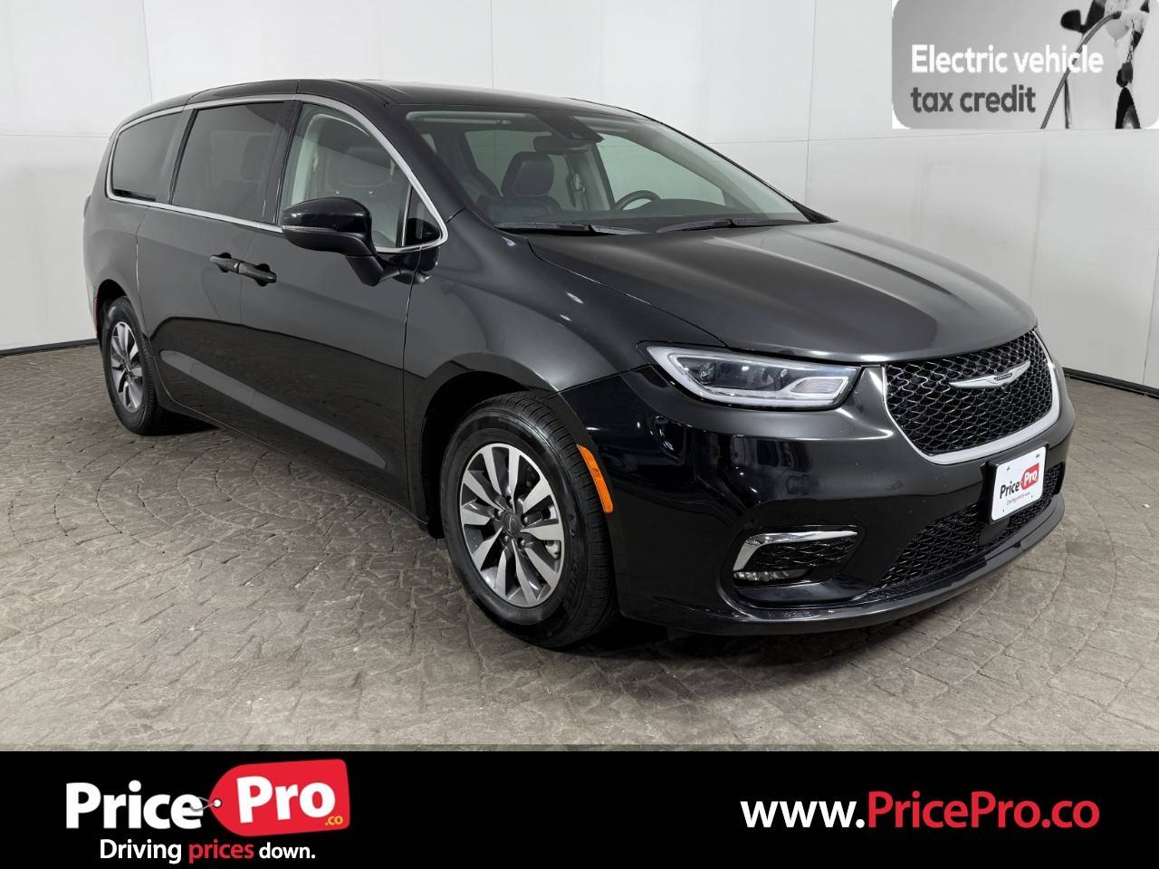2023 Chrysler Pacifica Hybrid Touring L — Minivan — 62,539 mi — Maumee, OH