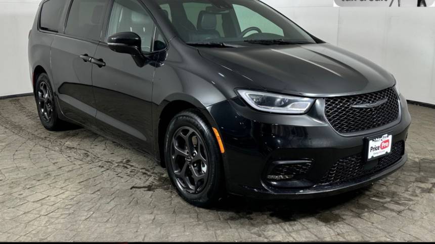 2022 Chrysler Pacifica Hybrid Touring L — Minivan — 72,626 mi — Maumee, OH