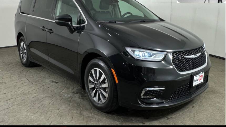 2023 Chrysler Pacifica Hybrid Touring L — Minivan — 65,022 mi — Maumee, OH