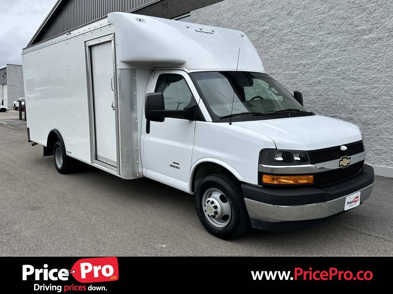 2022 Chevrolet Express Commercial Cutaway 4500 — Chassis Cab Truck — 10,042 mi — Maumee, OH