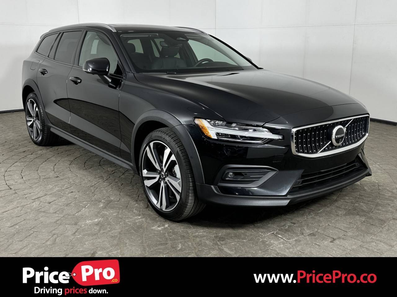 2024 Volvo V60 Cross Country Plus — Wagon — 11,531 mi — Maumee, OH