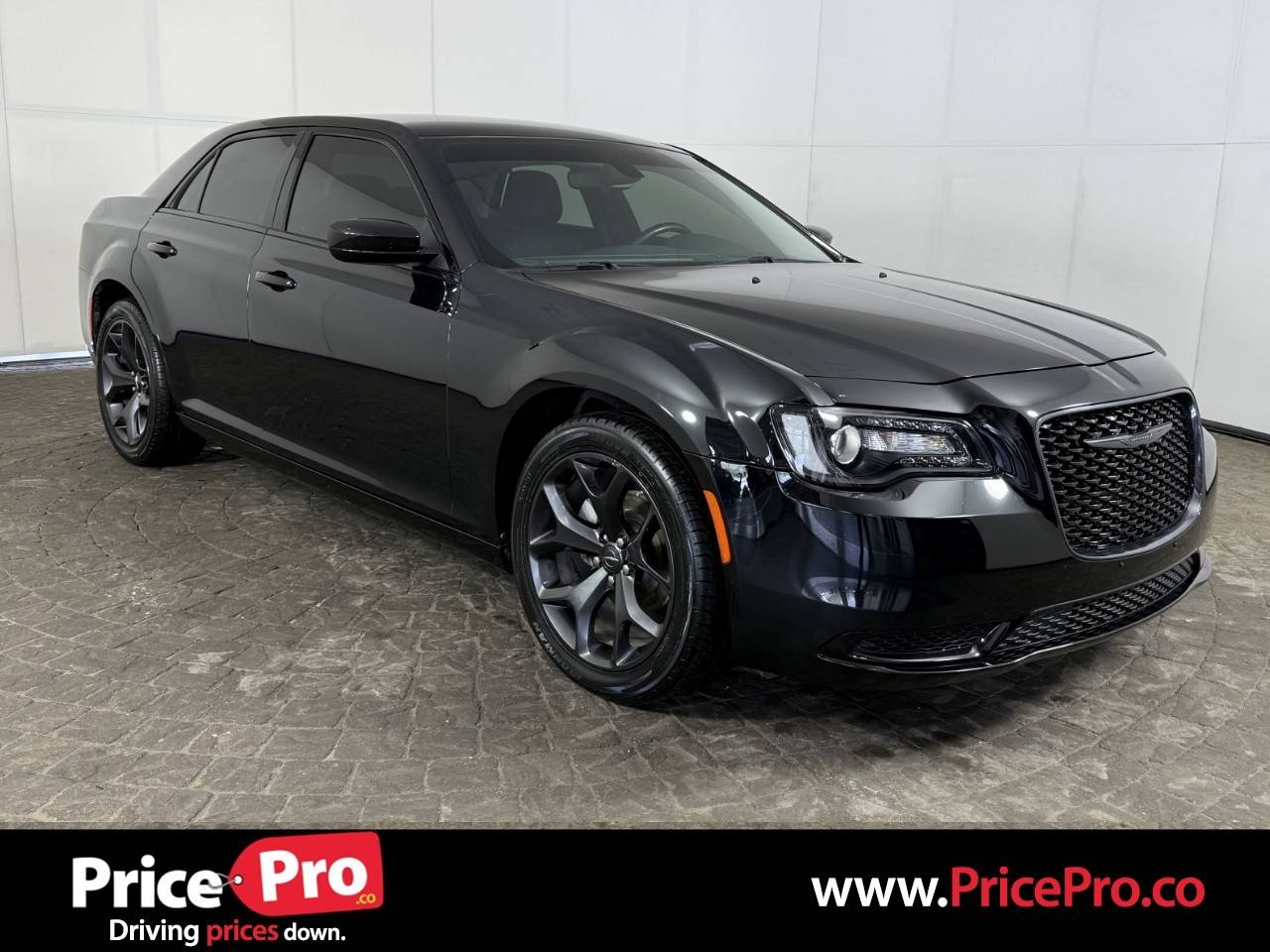 2023 Chrysler 300 Touring — Sedan — 32,871 mi — Maumee, OH