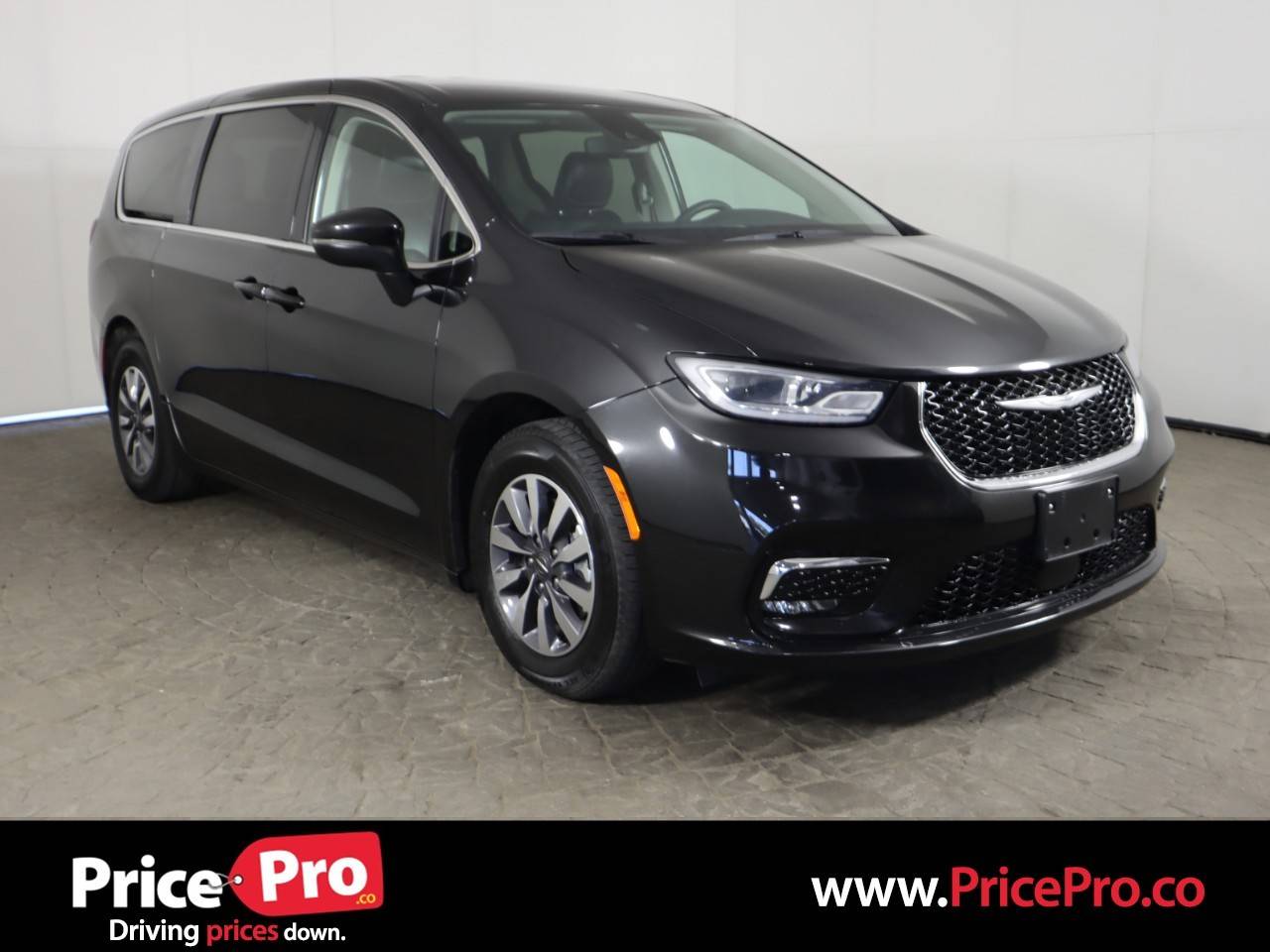 2023 Chrysler Pacifica Hybrid Touring L — Minivan — 65,027 mi — Maumee, OH
