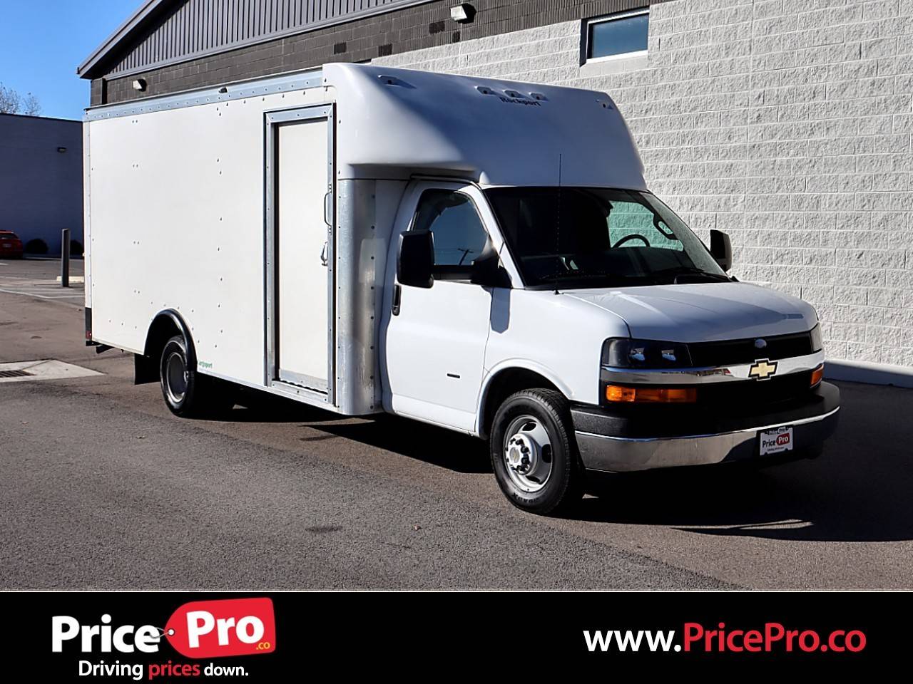 2022 Chevrolet Express Commercial Cutaway