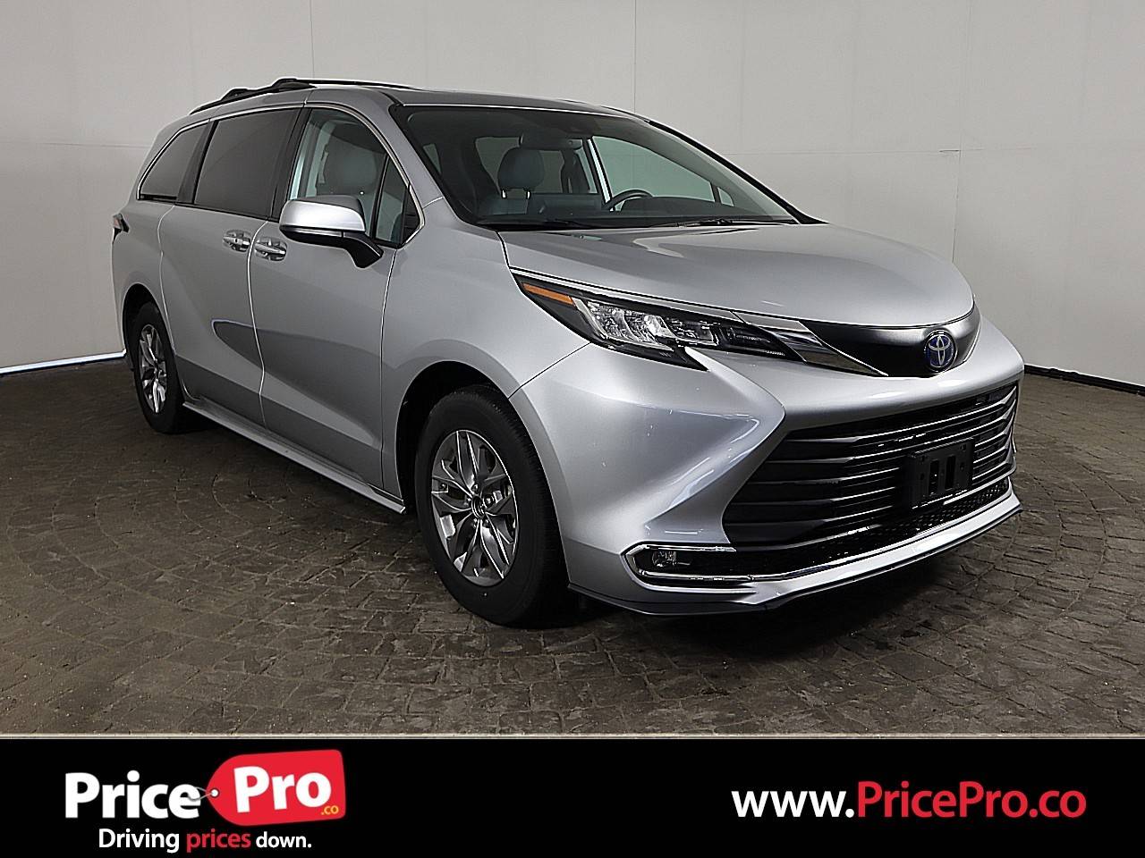 2023 Toyota Sienna XLE — Minivan — 22,177 mi — Maumee, OH