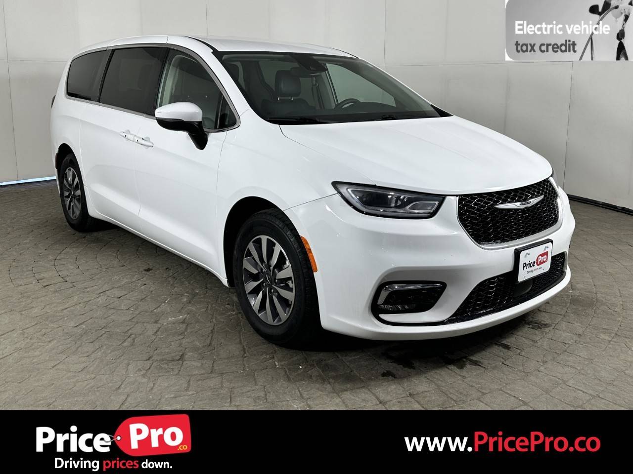 2023 Chrysler Pacifica Hybrid Touring L — Minivan — 55,344 mi — Maumee, OH