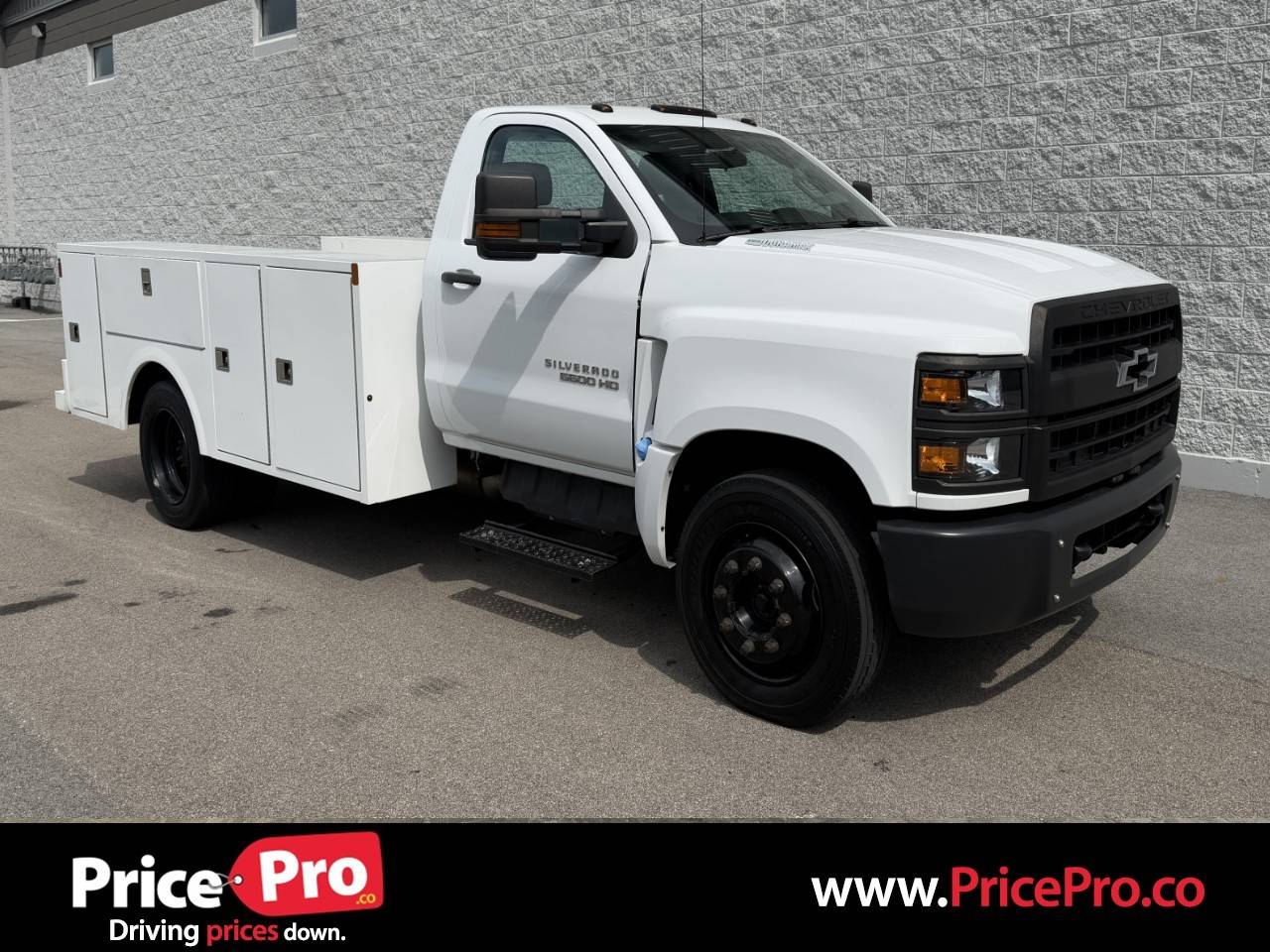 2022 Chevrolet Silverado MD Work Truck — Chassis Cab Truck — 13,270 mi — Maumee, OH
