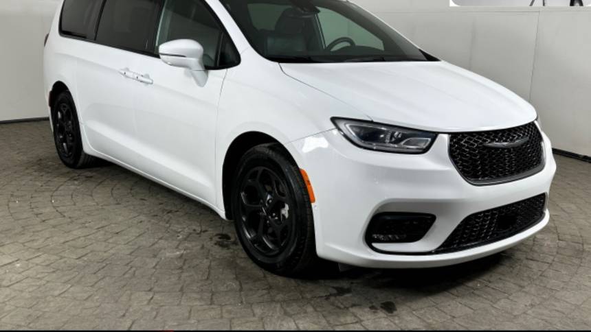 2022 Chrysler Pacifica Hybrid Touring L — Minivan — 66,347 mi — Maumee, OH