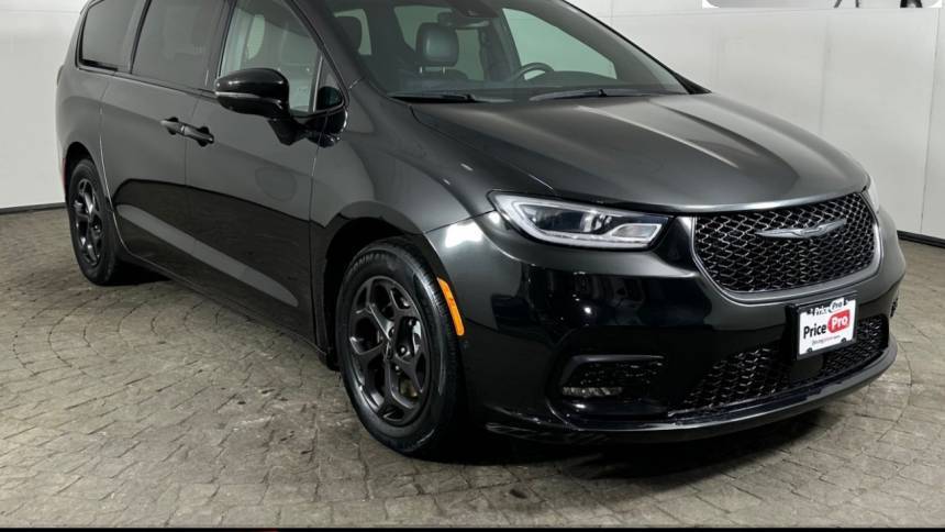 2022 Chrysler Pacifica Hybrid Touring L — Minivan — 65,890 mi — Maumee, OH