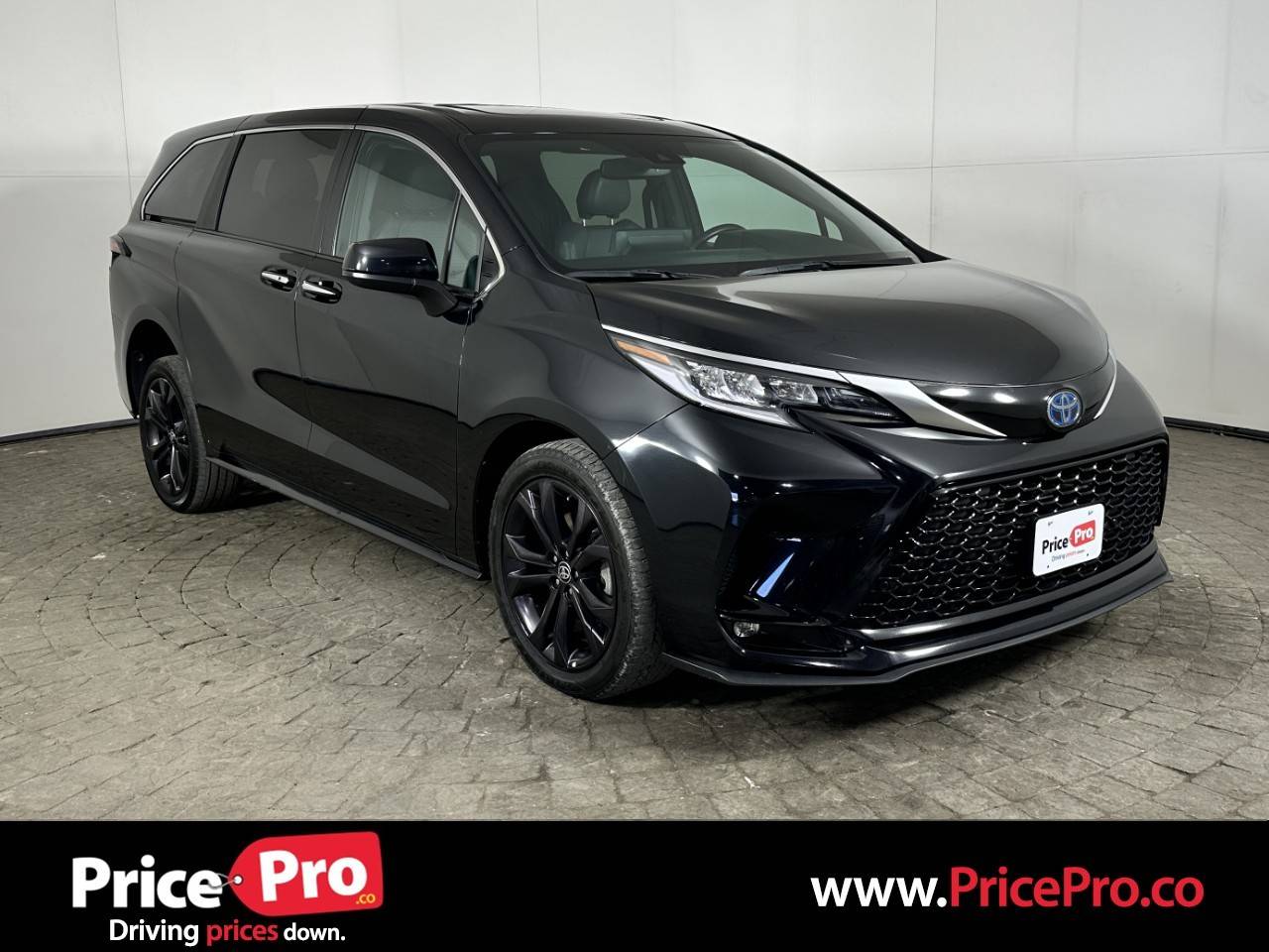 2023 Toyota Sienna XSE — Minivan — 71,682 mi — Maumee, OH