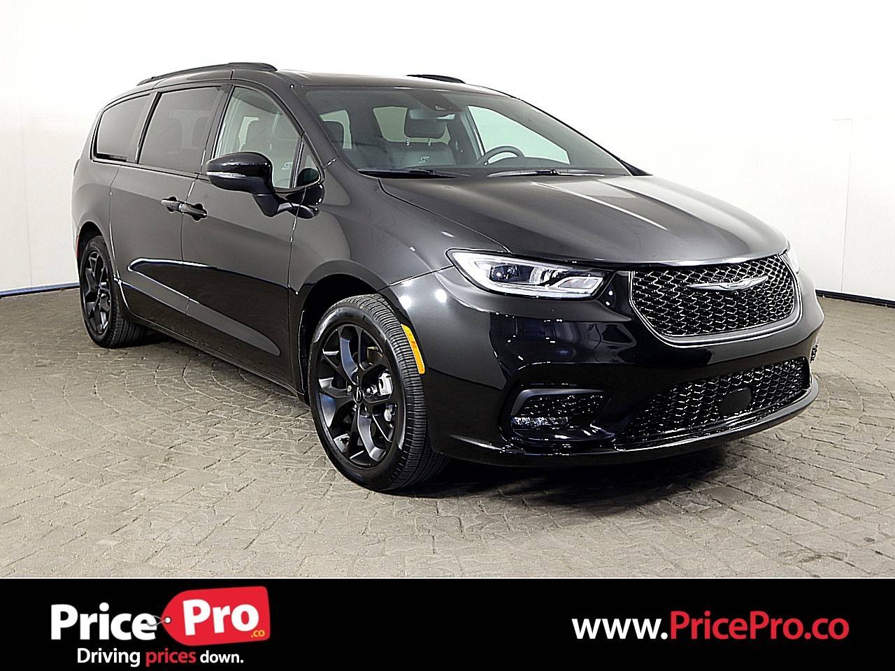 2023 Chrysler Pacifica Touring L — Minivan — 7,751 mi — Maumee, OH