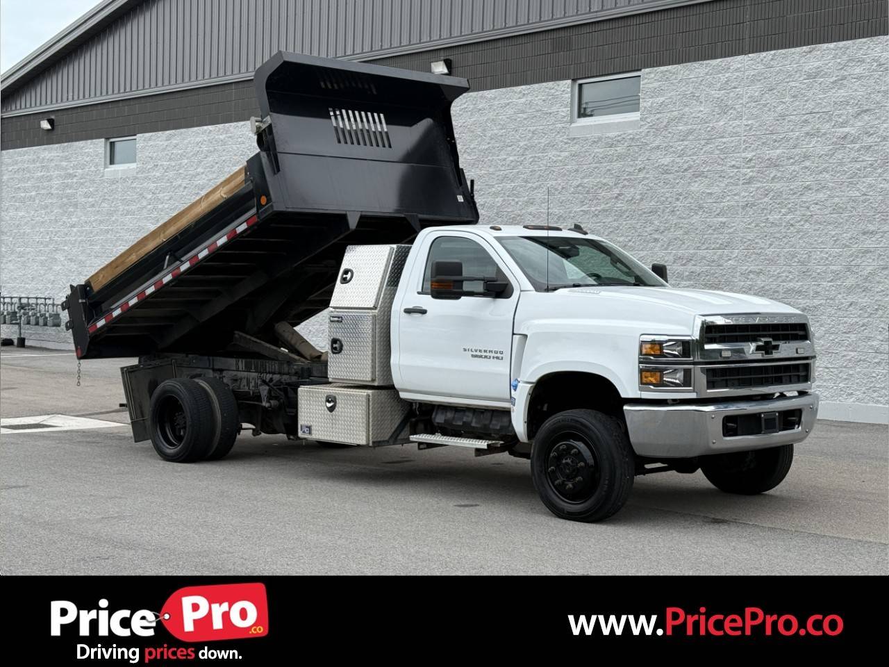 2022 Chevrolet Silverado MD Work Truck — Chassis Cab Truck — 13,087 mi — Maumee, OH