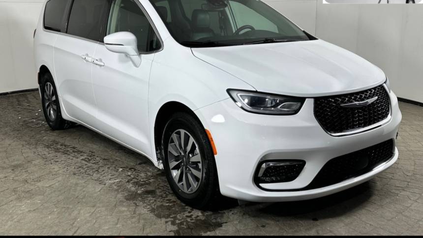 2022 Chrysler Pacifica Hybrid Touring L — Minivan — 52,442 mi — Maumee, OH