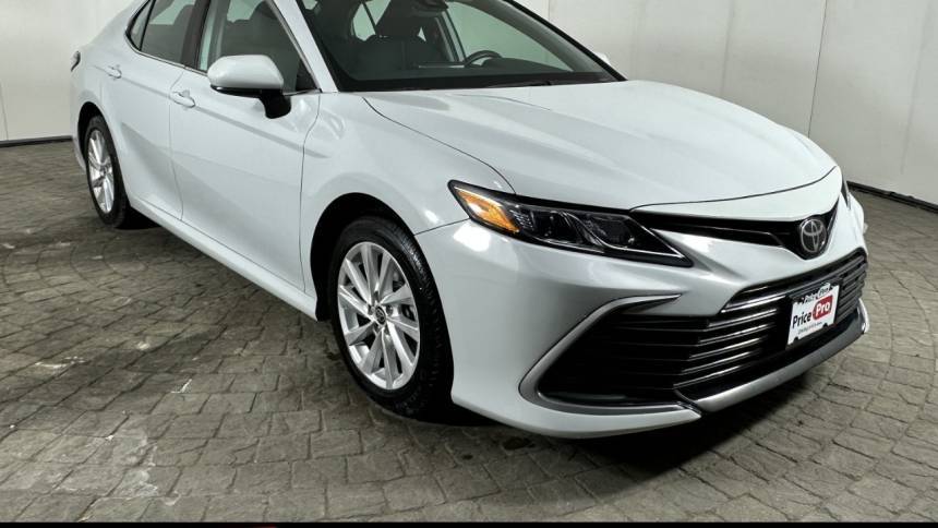 2022 Toyota Camry LE — Sedan — 84,418 mi — Maumee, OH