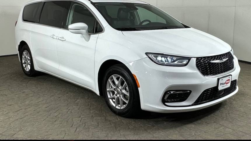 2022 Chrysler Pacifica Touring L — Minivan — 33,241 mi — Maumee, OH
