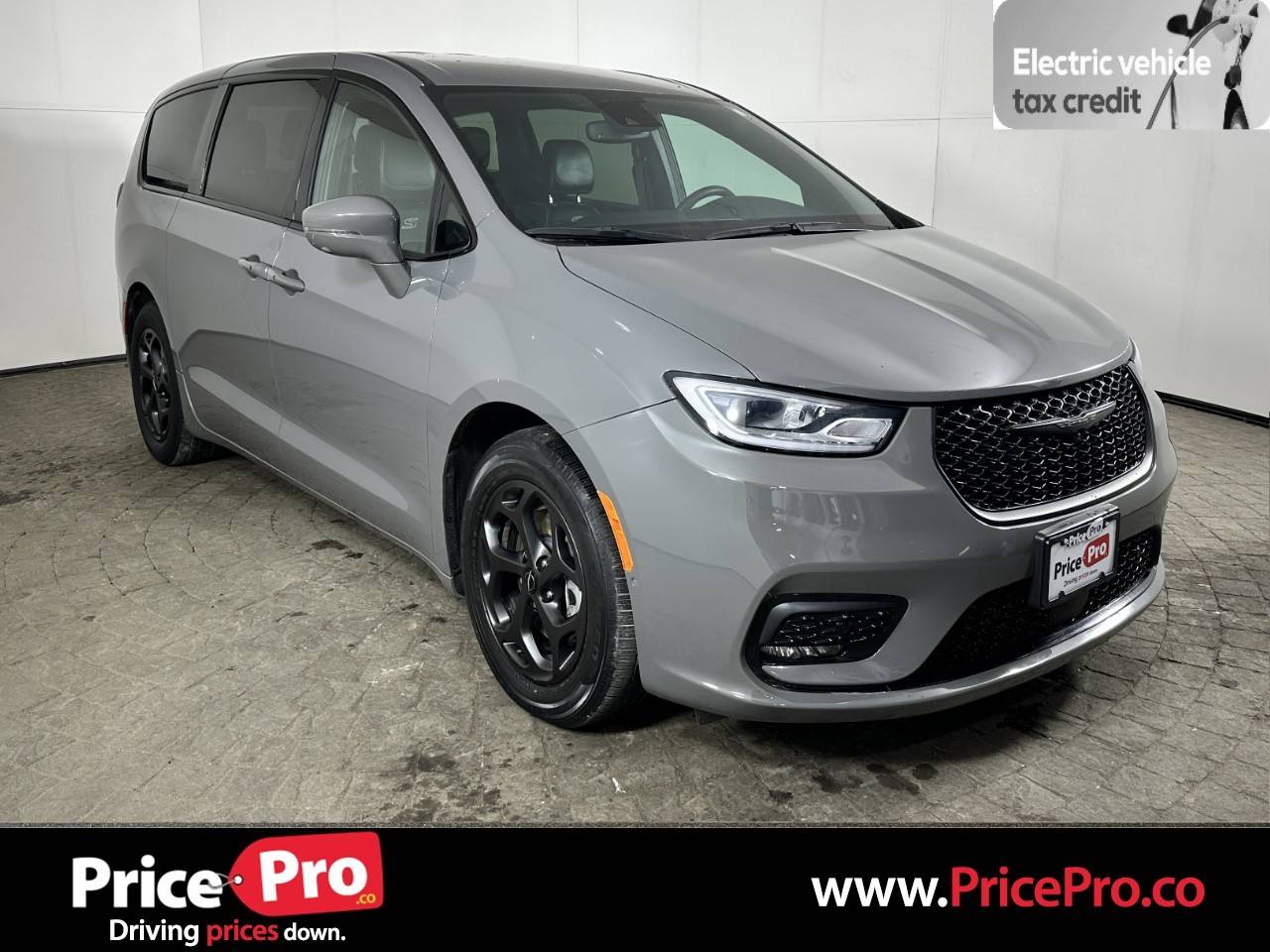 2022 Chrysler Pacifica Hybrid Touring L — Minivan — 62,715 mi — Maumee, OH