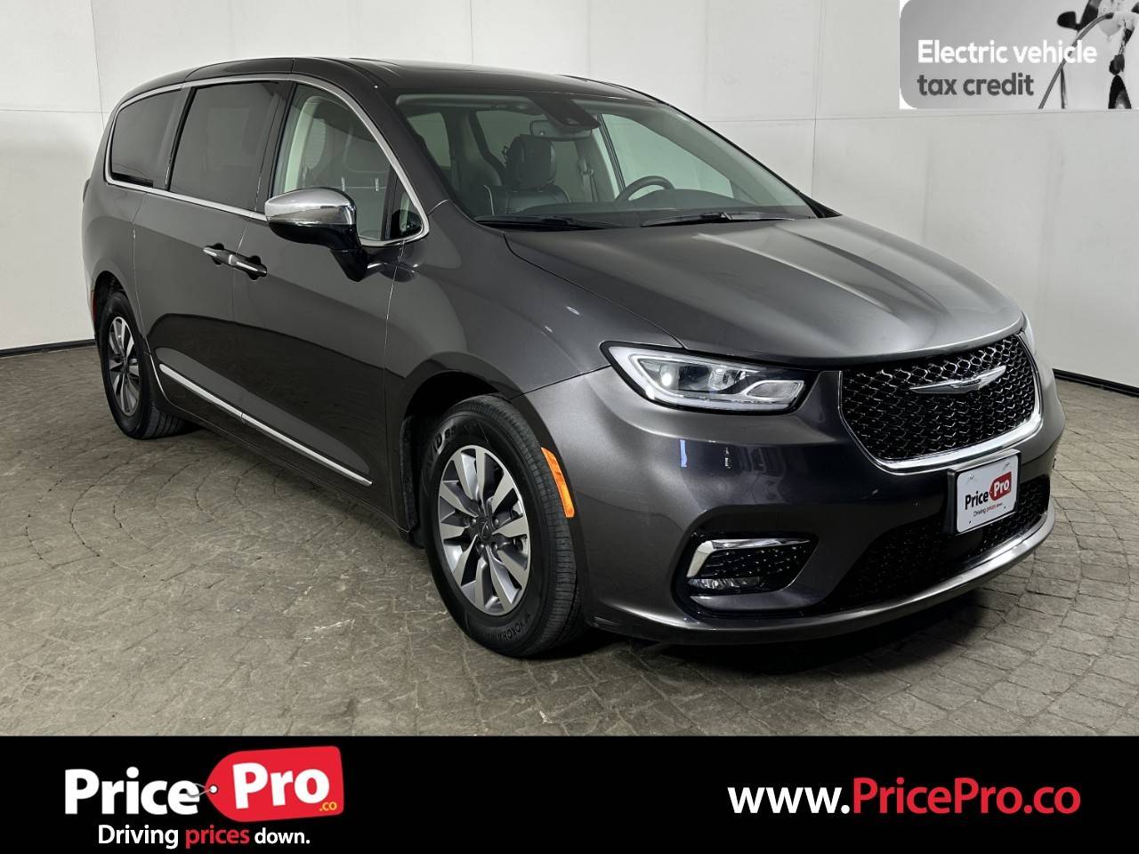 2023 Chrysler Pacifica Hybrid Limited — Minivan — 68,845 mi — Maumee, OH
