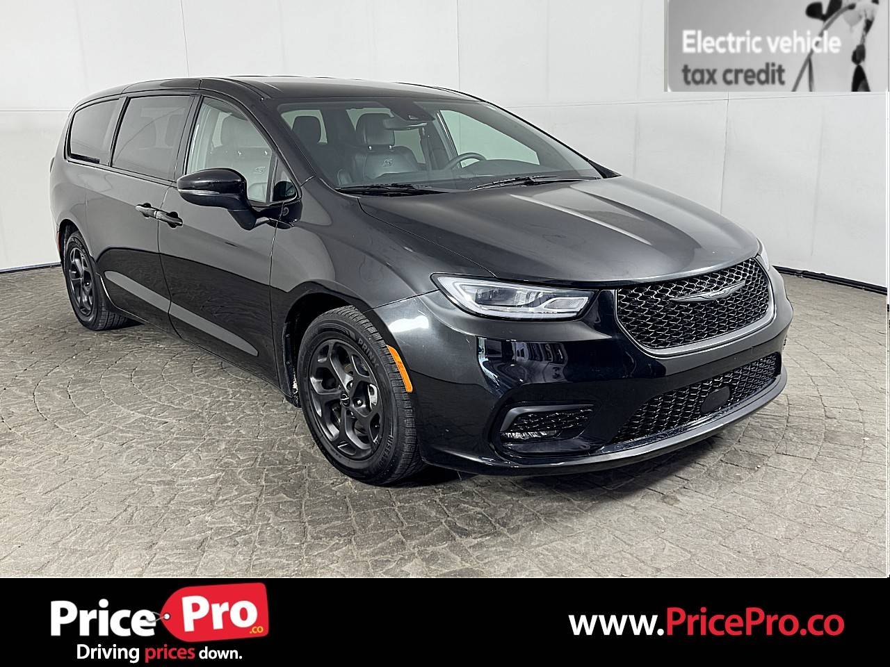 2023 Chrysler Pacifica Hybrid Touring L — Minivan — 73,973 mi — Maumee, OH
